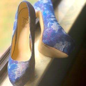 Blue textured heels